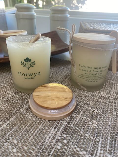 florwyn hydrating scrubs w/ hyaluronic acid serum and vitamin e - Fine Grain