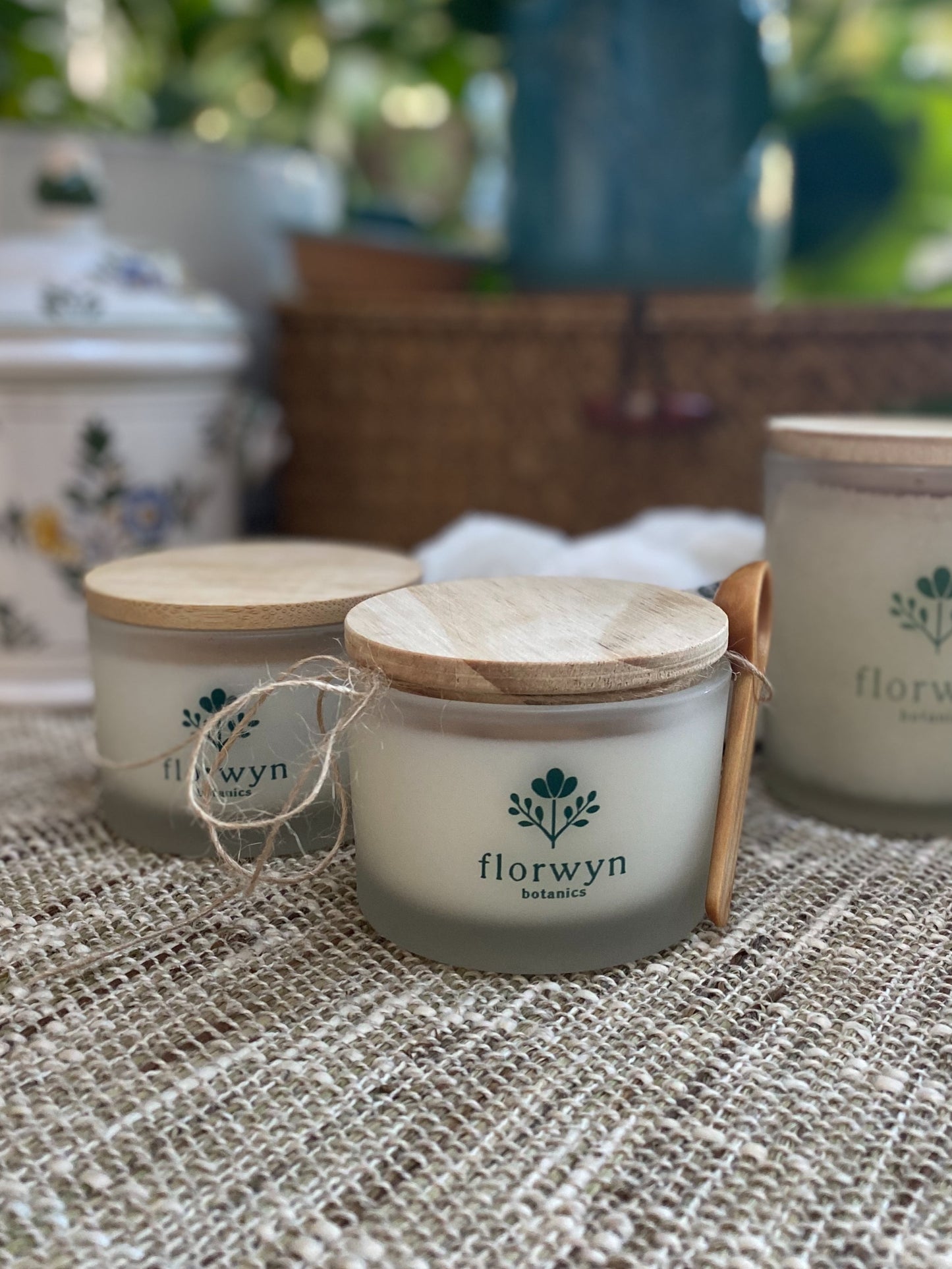 florwyn hydrating scrubs w/ hyaluronic acid serum and vitamin e - Medium Grain